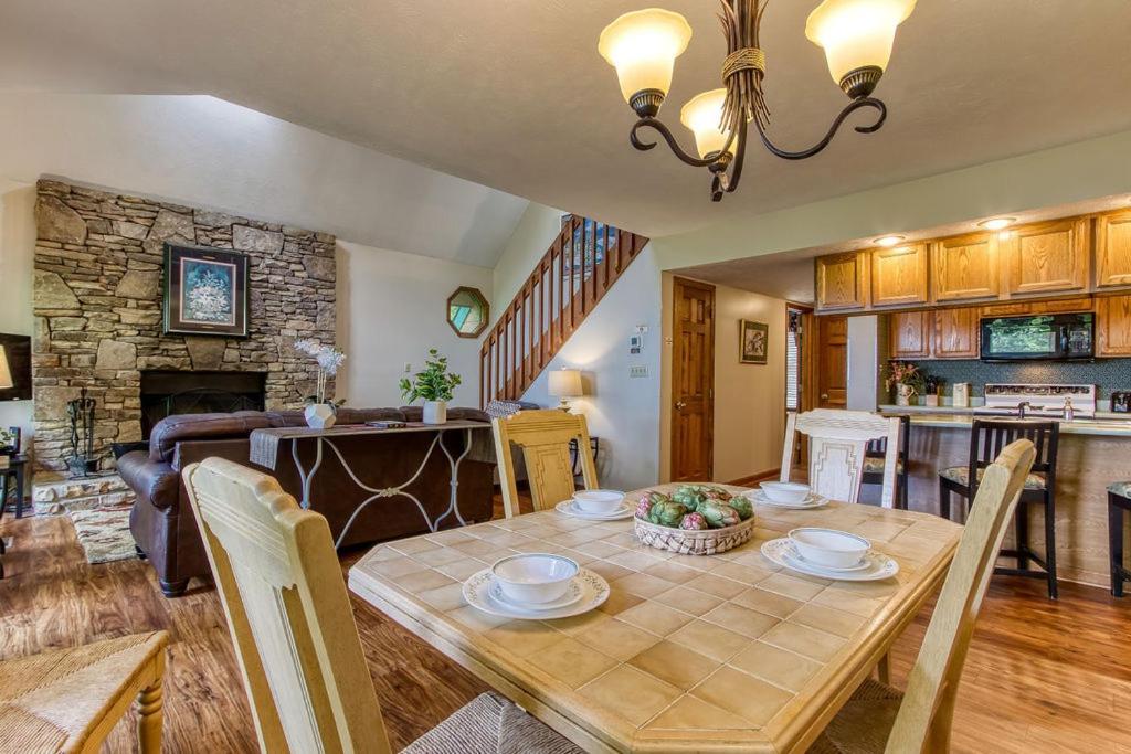 Serenity Heights, Amazing Views, Hot Tub Pool Access, 1089 Free Tickets Each Paid Day, Dollywood Gatlinburg Extérieur photo