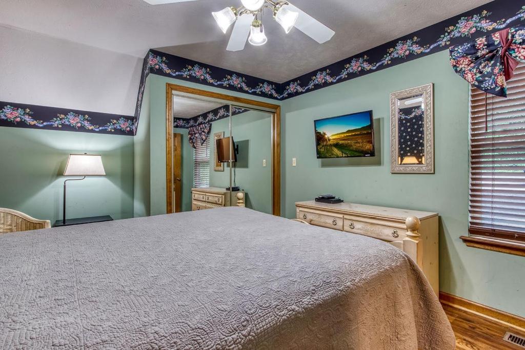 Serenity Heights, Amazing Views, Hot Tub Pool Access, 1089 Free Tickets Each Paid Day, Dollywood Gatlinburg Extérieur photo