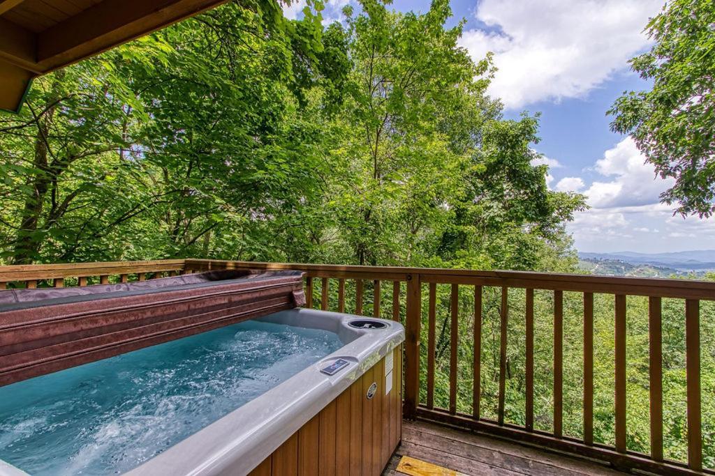 Serenity Heights, Amazing Views, Hot Tub Pool Access, 1089 Free Tickets Each Paid Day, Dollywood Gatlinburg Extérieur photo